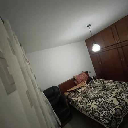 Apartment فلورا